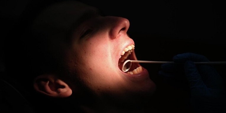 باحثون يتوصلون لإمكانية تشخيص السرطان عن طريق اللسان واللثة والخدين