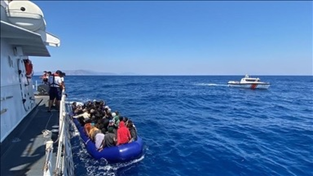 خفر السواحل التركي ينقذ 1074 مهاجرًا في أسبوع