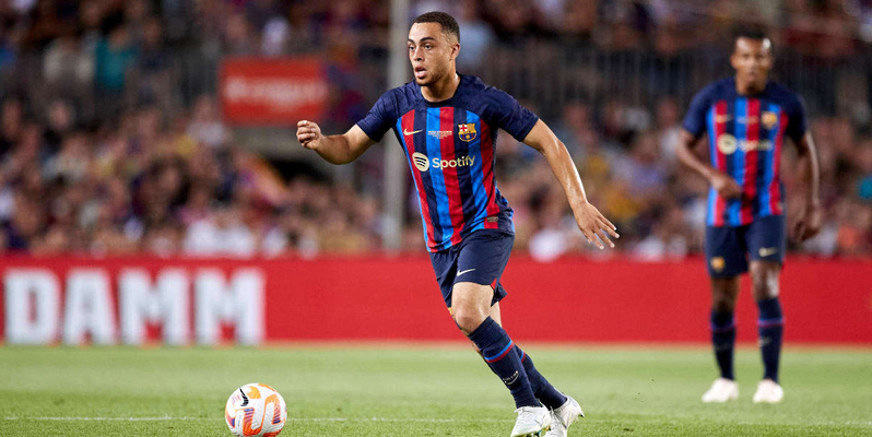 الأمريكي ديست ينتقل من برشلونة إلى ميلان على سبيل الإعارة