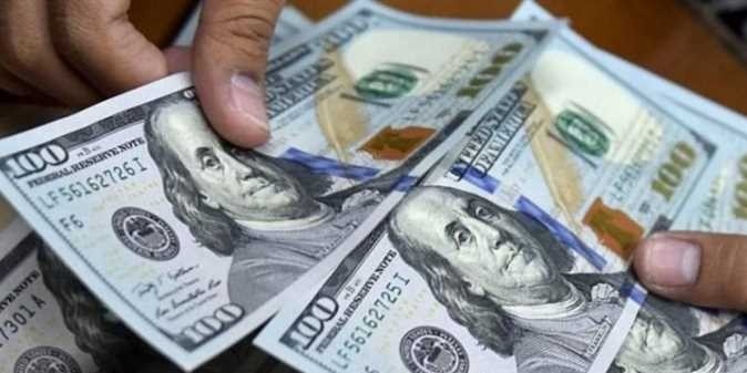 الدولار يتراجع عن أعلى مستوى له منذ 20 عامًا
