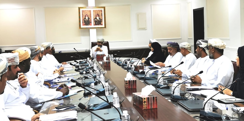 محافظة جنوب الشرقية تناقش مبادرات الشباب وتعزيز آلية التواصل مع المجتمع