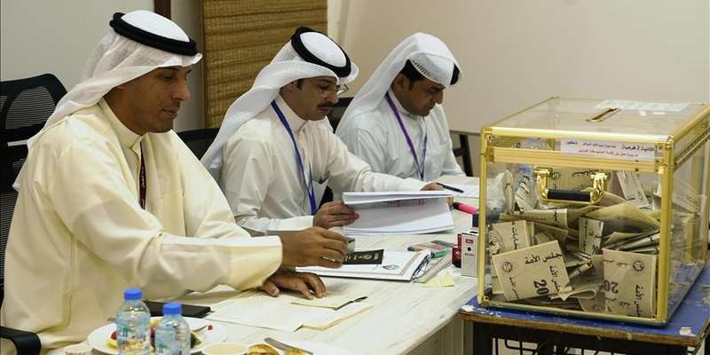 إغلاق مراكز الاقتراع في انتخابات مجلس الأمة الكويتي