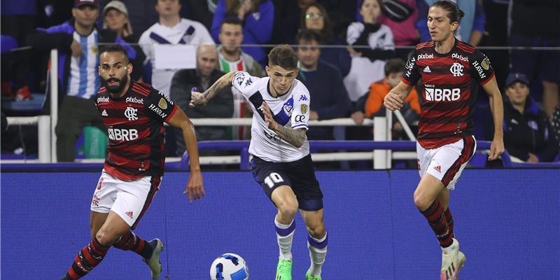 كوبا ليبرتادوريس: فلامنغو يتغلب على فيليز سارسفيلد ويضع قدماً في النهائي