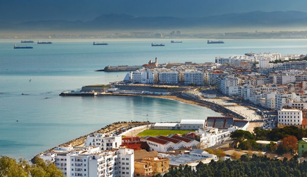 باحثون من جامعتي “السُّلطان قابوس” و”نزوى” يشاركون في ملتقى بالجزائر عن الأدب السياحي