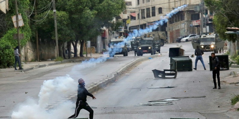 استشهاد فلسطيني وإصابة آخر في مواجهات مع الجيش الإسرائيلي