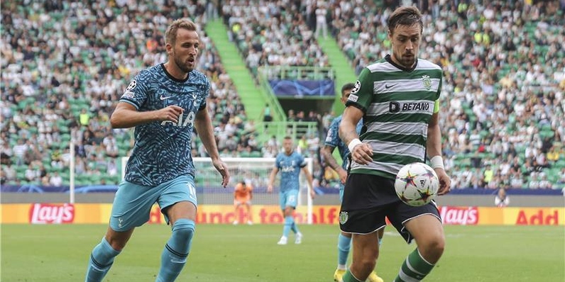 سبورتينج لشبونة البرتعالي يفوز على توتنهام الإنجليزي 2 / صفر في دوري أبطال أوروبا لكرة القدم