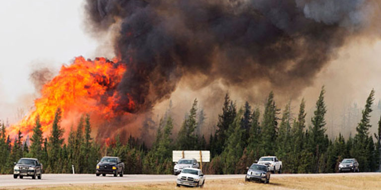 إخلاء مئات المنازل بسبب حريق في شمال غرب الولايات المتحدة