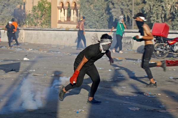 Violence as thousands rally in Baghdad