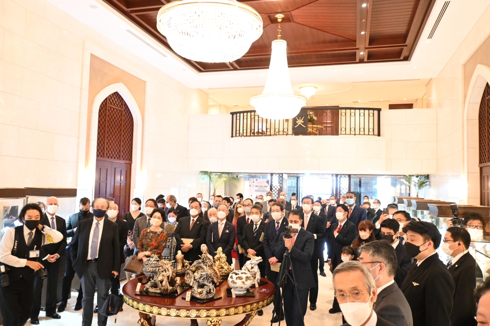 سفارة سلطنة عُمان في طوكيو تدشن معرض «عُمان – يامانشي للمجوهرات»