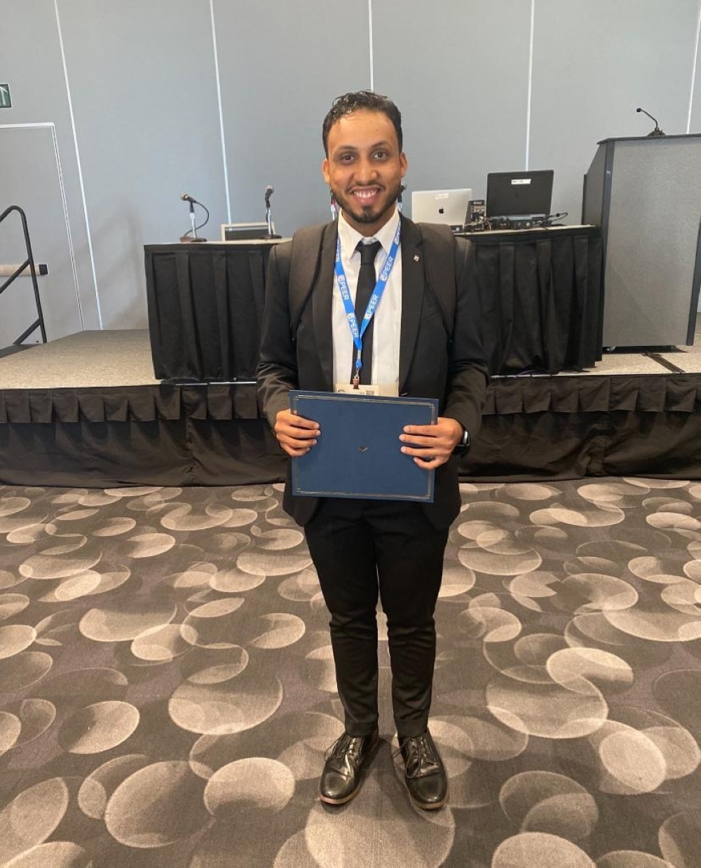 طبيب عماني يحصد جائزة أفضل باحث في طب الطوارئ