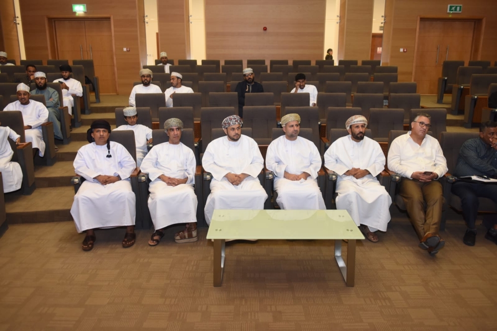 استعراض التعددية اللغوية في سلطنة عمان في محاضرة بصلالة