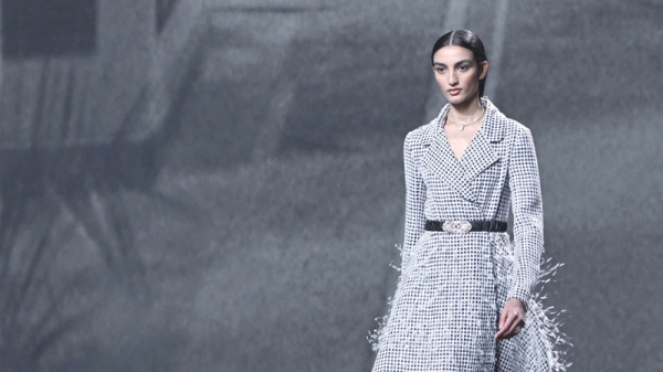 Chanel evokes cinematic glamour at Paris Fashion Week