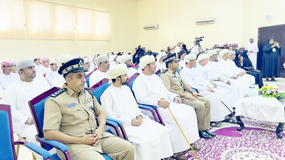 ندوة توعوية بالبريمي تستعرض جهود مكافحة المخدرات