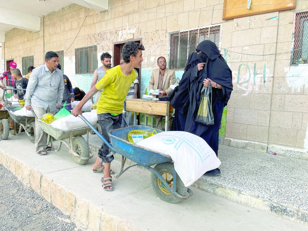 تقرير : مطبخ فارغ وبطون خاوية وأسر تصارع الجوع.. مشهد يتكرر في ملايين البيوت باليمن 1 تقرير : مطبخ فارغ وبطون خاوية وأسر تصارع الجوع.. مشهد يتكرر في ملايين البيوت باليمن