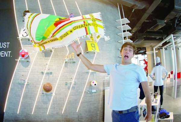 Qatar hopes World Cup flying headdress will be 2022 vuvuzela