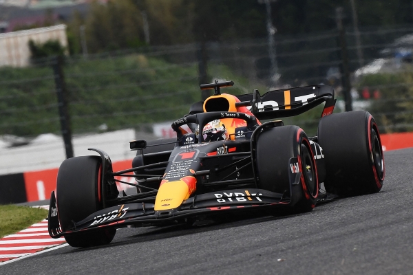 Title-chasing Verstappen pips Leclerc to Japanese GP pole