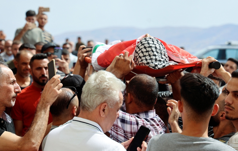 إستشهاد فلسطينيين اثنين على يد قوات الإحتلال في الضفة الغربية المحتلة