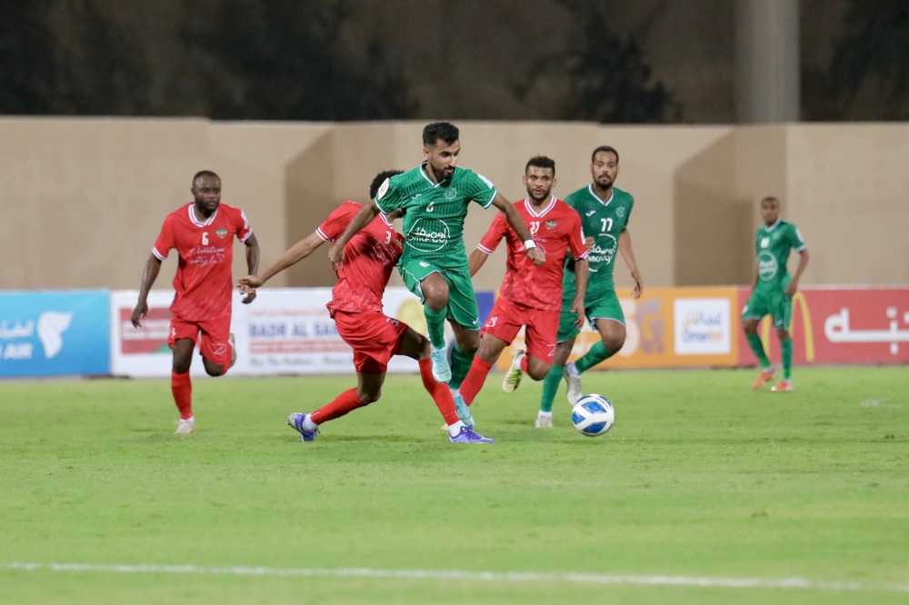 استقالة مدرب العروبة ورئيس جهاز الكرة !