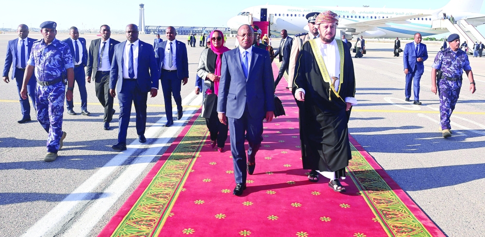 رئيس زنجبار يبدأ زيارة لسلطنة عمان تستغرق عدة أيام