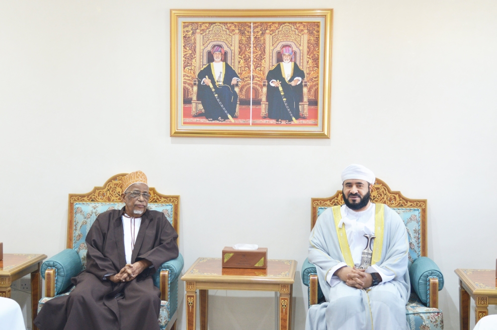 وزير الأوقاف والشؤون الدينية يستقبل المفتي العام لزنجبار