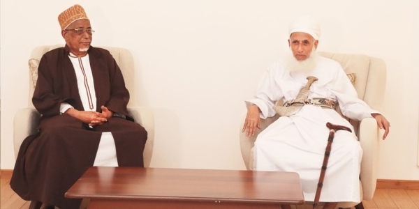 Grand Mufti of Oman meets Grand Mufti of Zanzibar