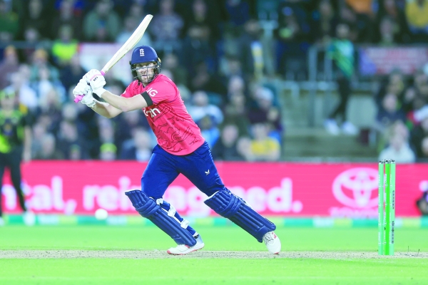 Malan hits 82 as England beat Australia