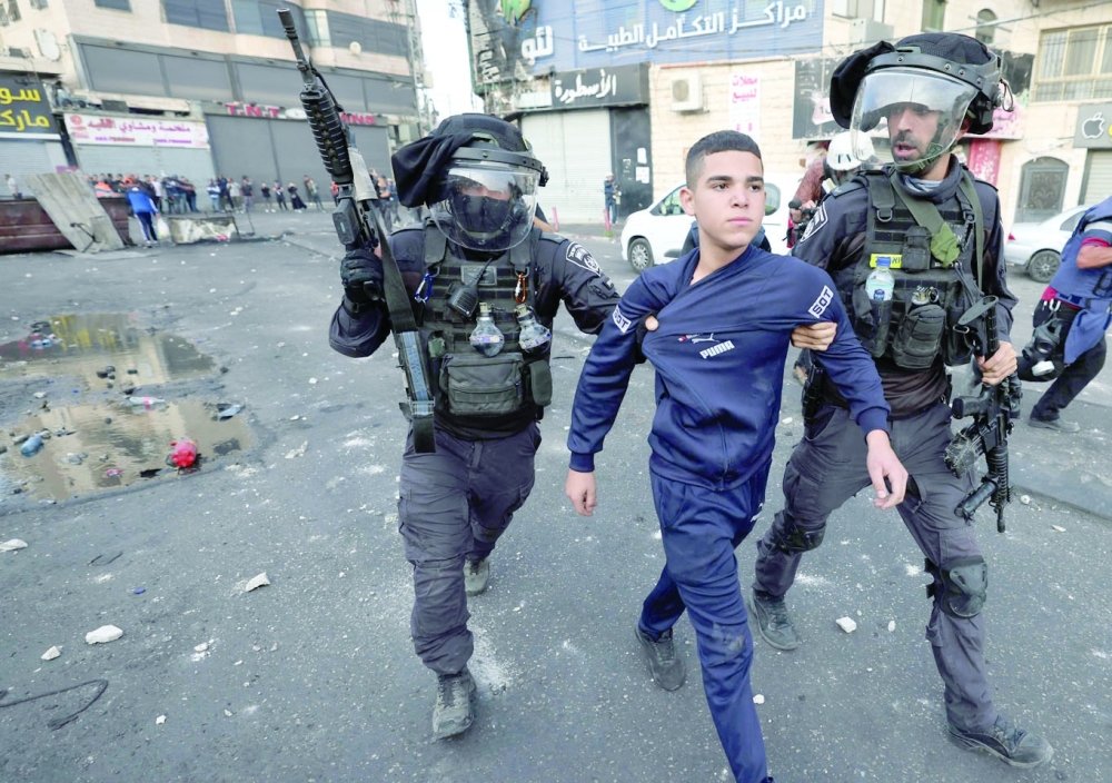 إضراب شامل في القدس والضفة الغربية لدعم أهالي شعفاط المحاصرين
