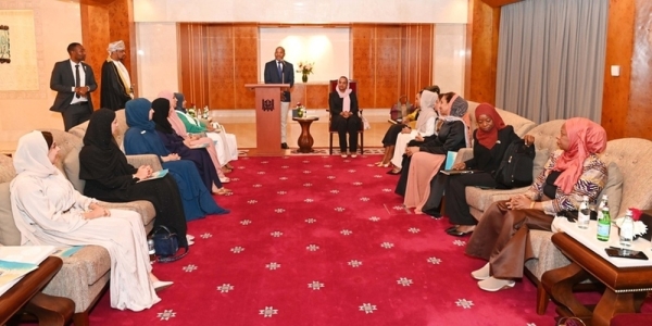 Spouse of President of Zanzibar meets Omani female entrepreneurs