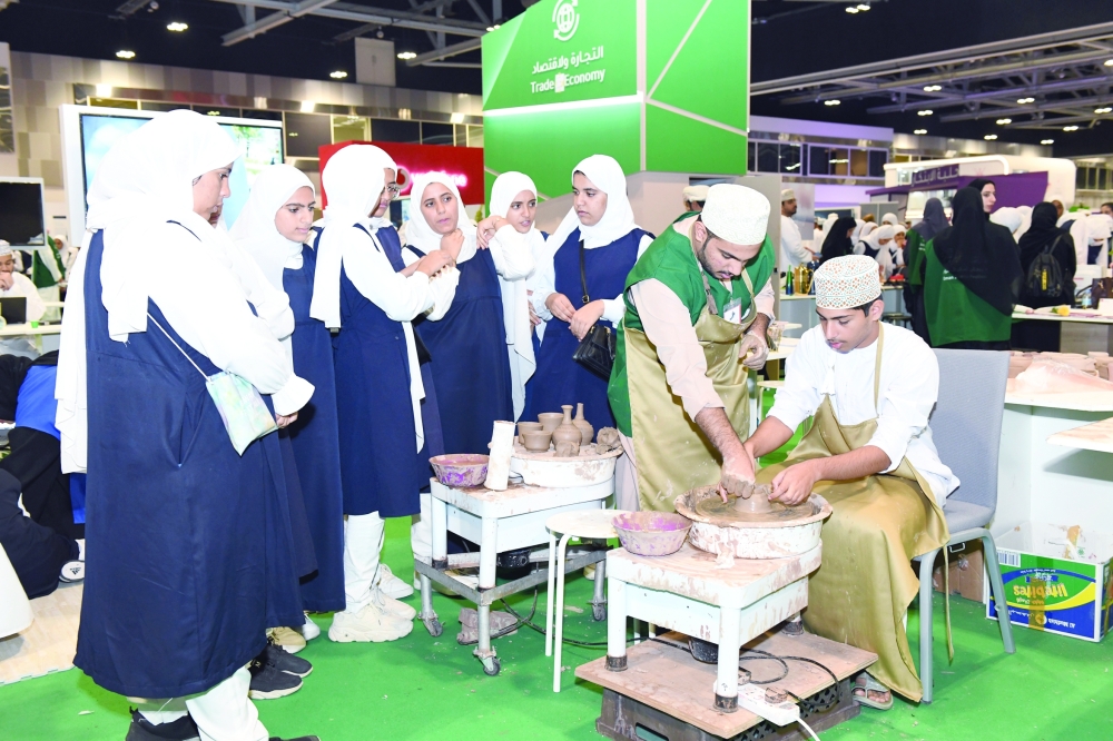 مهرجان عمان للعلوم.. زخم معرفي ومشاركات فاعلة