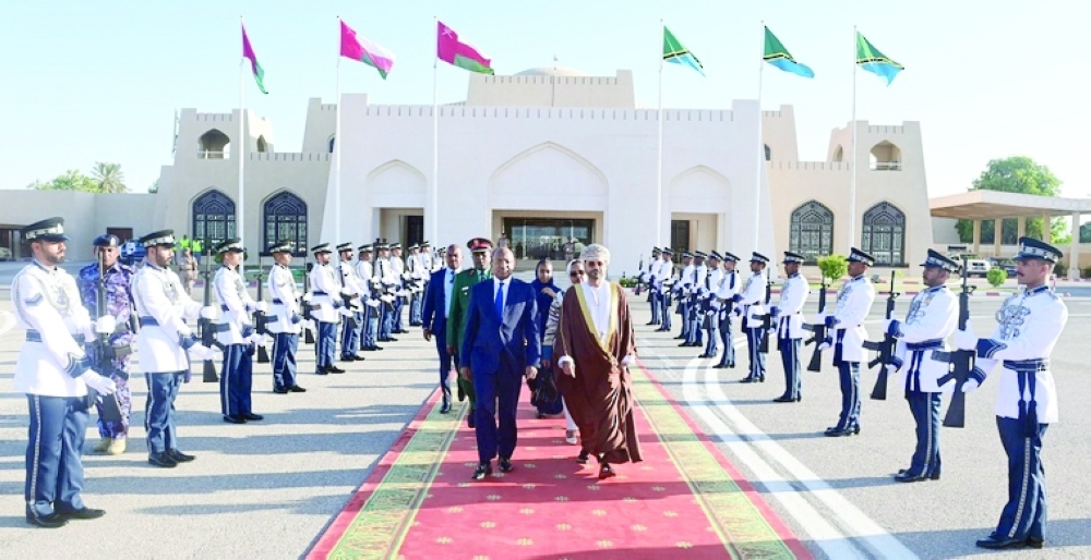 رئيس زنجبار يغادر سلطنة عمان بعد زيارة استغرقت عدة أيام