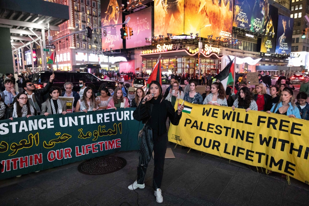 مقتل فلسطيني رابع برصاص جيش الإحتلال .. وإغلاق مدخل قرية شمال غرب رام الله