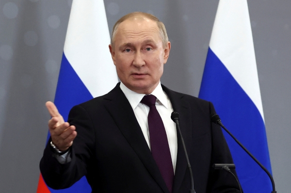 Putin says Russia 'doing everything right' in Ukraine