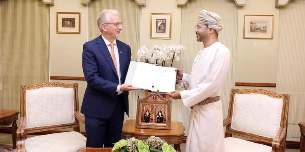 وزير الخارجية يتسلم وثيقة انضمام ألمانيا لمركز أبحاث التحلية