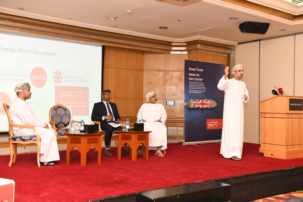 منتدى "العماني البريطاني" يعرض الفرص الاستثمارية بموانئ سلطنة عمان والمناطق الحرة 8 منتدى “العماني البريطاني” يعرض الفرص الاستثمارية بموانئ سلطنة عمان والمناطق الحرة