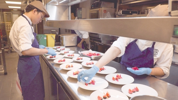 From Eiffel Tower, Michelin-starred chef showcases climate-friendly cuisine