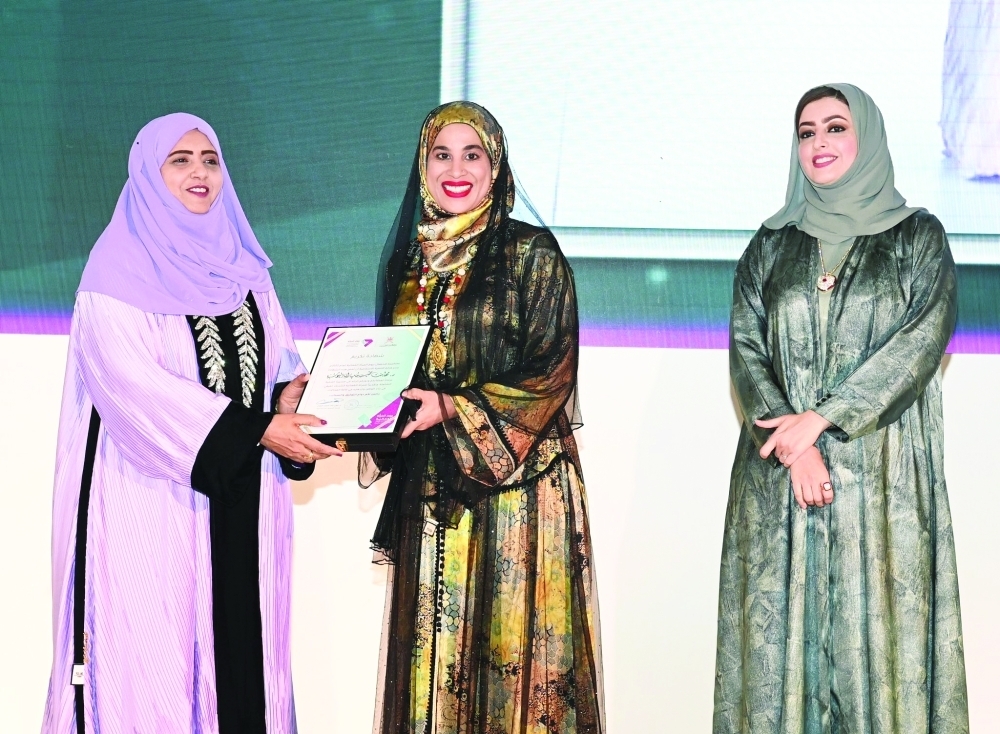 تكريم 30 مجيدة والجمعيات الفـائـــزة في مسابقــة «مُبــادرة»