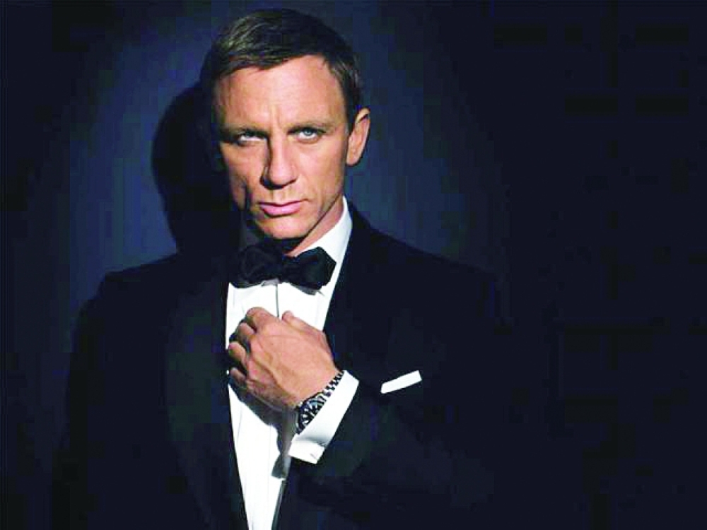الممثل دانيال كريغ تقلّد وساماً نالته شخصية جيمس بوند على الشاشة