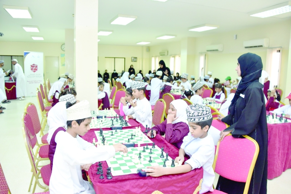 تنافس في مسابقة الشطرنج بمدارس الظاهرة