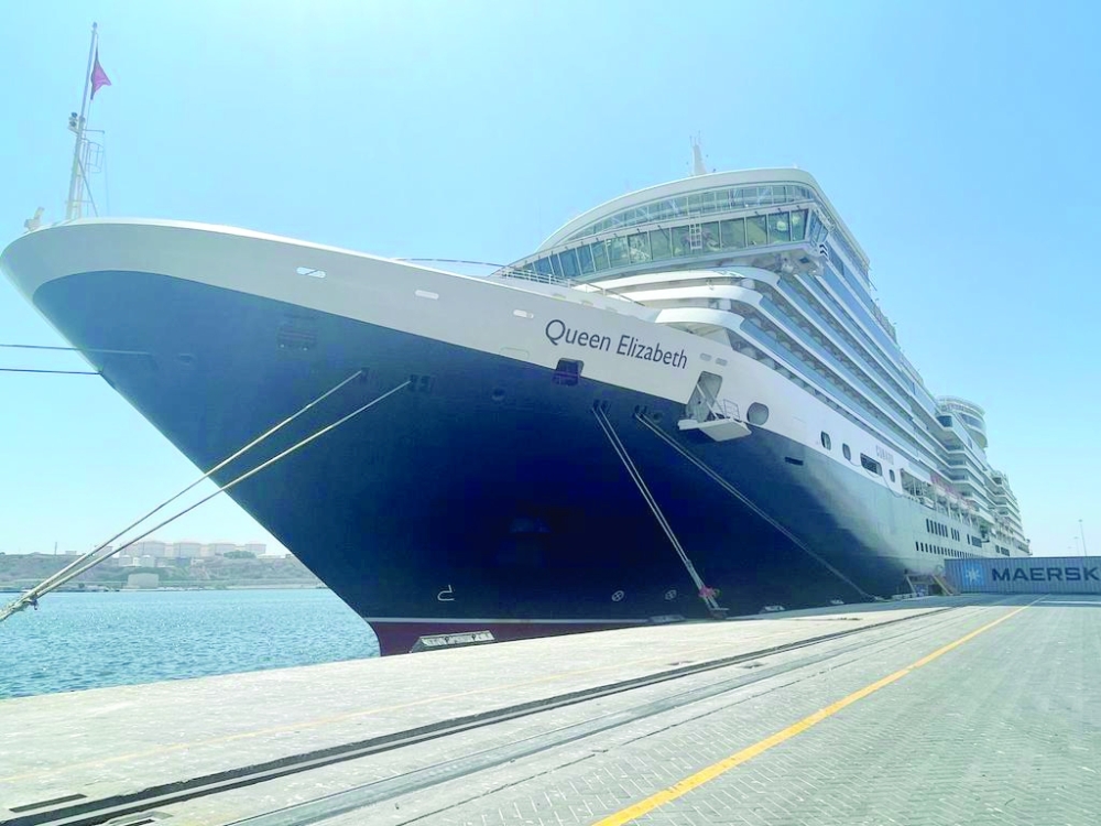 ميناء صلالة يستقبل سفينة سياحية