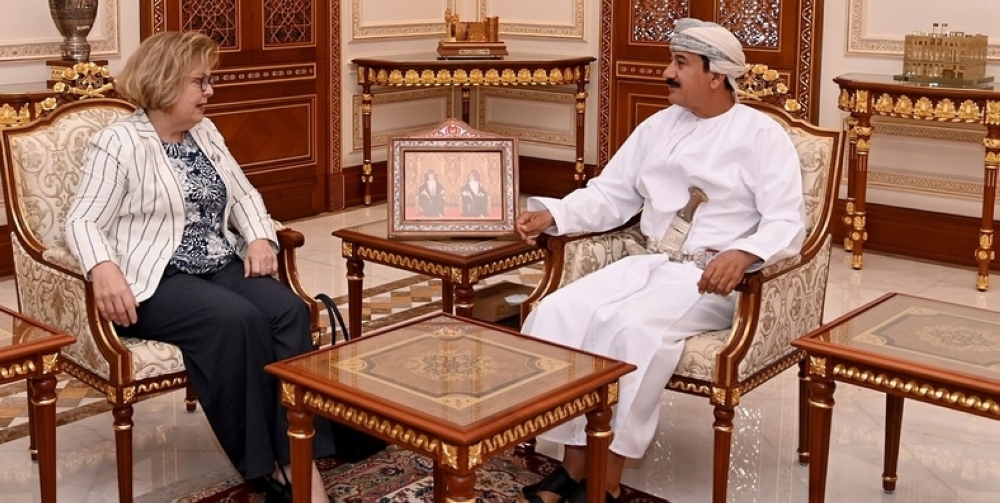وزير المكتب السلطاني يستقبل مساعدة وزير الخارجية الأمريكي لشؤون الشرق الأدنى