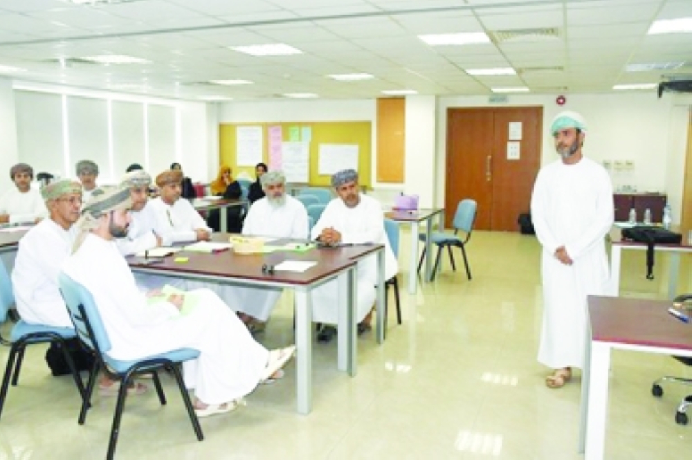 تنمية قدرات المشرفين التربويين في التواصل القيادي واتخاذ القرار