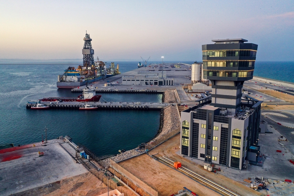 تحديد موانئ للإنزال والتفتيش على سفن الصيد التجارية العُمانية والأجنبية