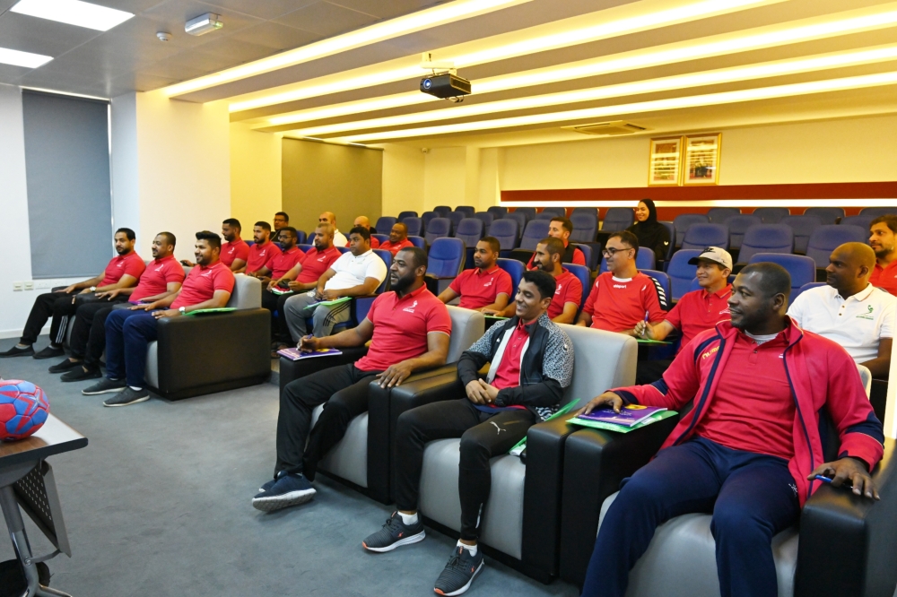 تفاعل كبير في دورة التضامن الأولمبي لمدربي اليد