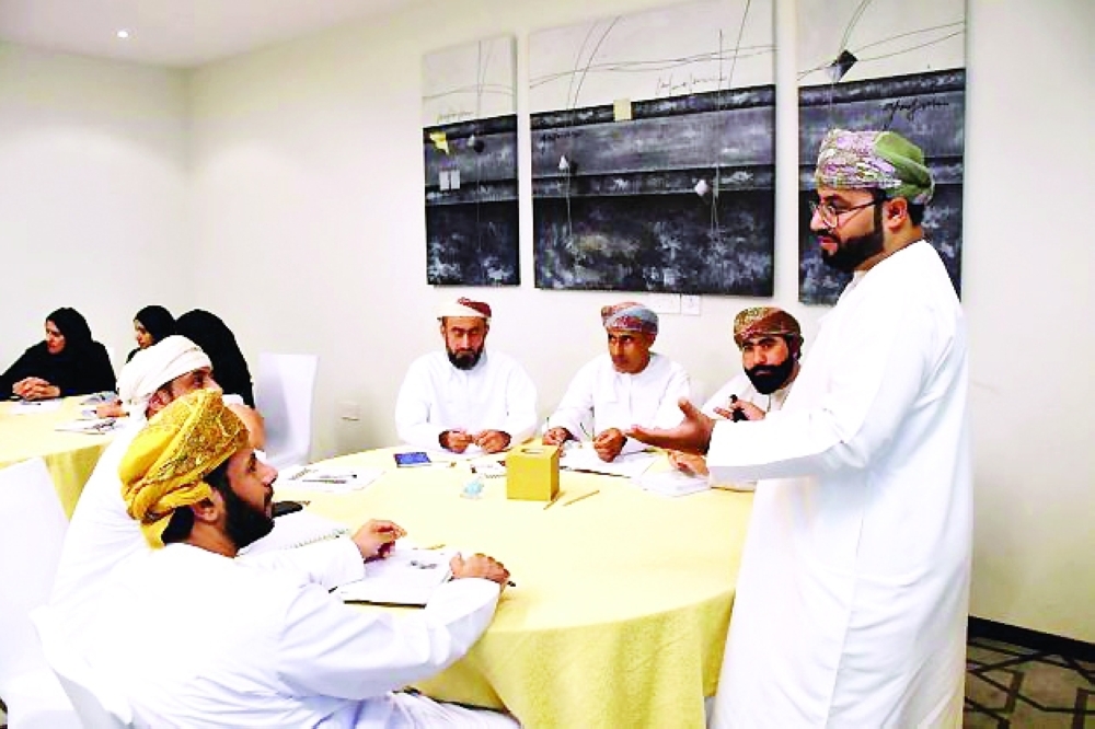 برنامج تدريبي يبحث أثر التكنولوجيا على سرية المعلومات والوثائق