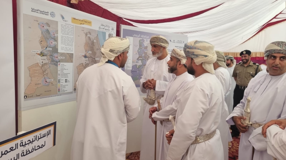 معرض لمواقع التطويرالعقاري بالبريمي