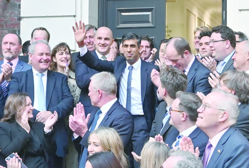 بعد عدول جونسون عن الترشّح وفشل موردونت في التأهّل
ريشي سوناك زعيما لحزب “المحافظين” ورئيساً قادما للحكومة البريطانية