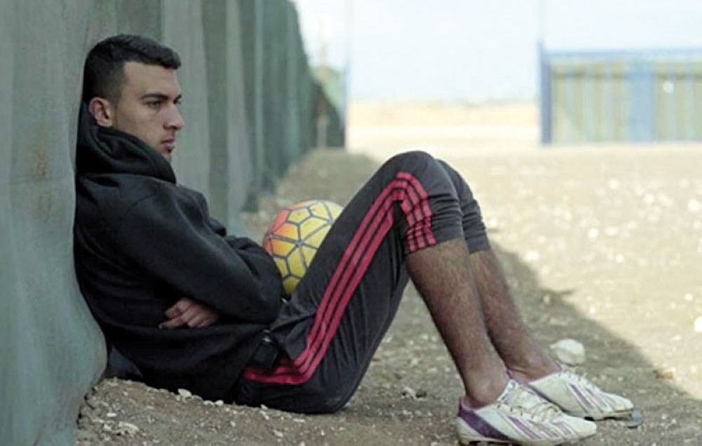 سينما المخيم أو رجال يحلمون ببيع ظهورهم