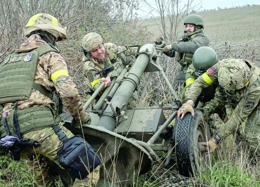 قصف عنيف على” باخموت “والجيش الأوكراني يتصدى للتقدم الروسي
زيلينسكي يطلب 38 مليار دولارمن المانحين لتغطية عجز الميزانية