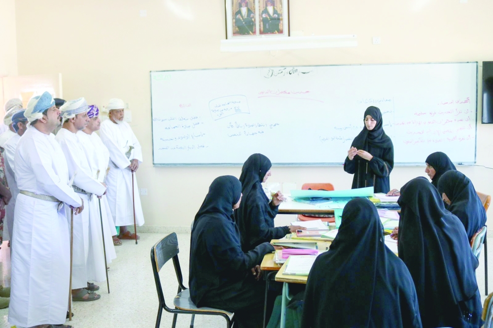 تدشين مشروع القرية المتعلمة لمحو الأمية بالجبل الأخضر