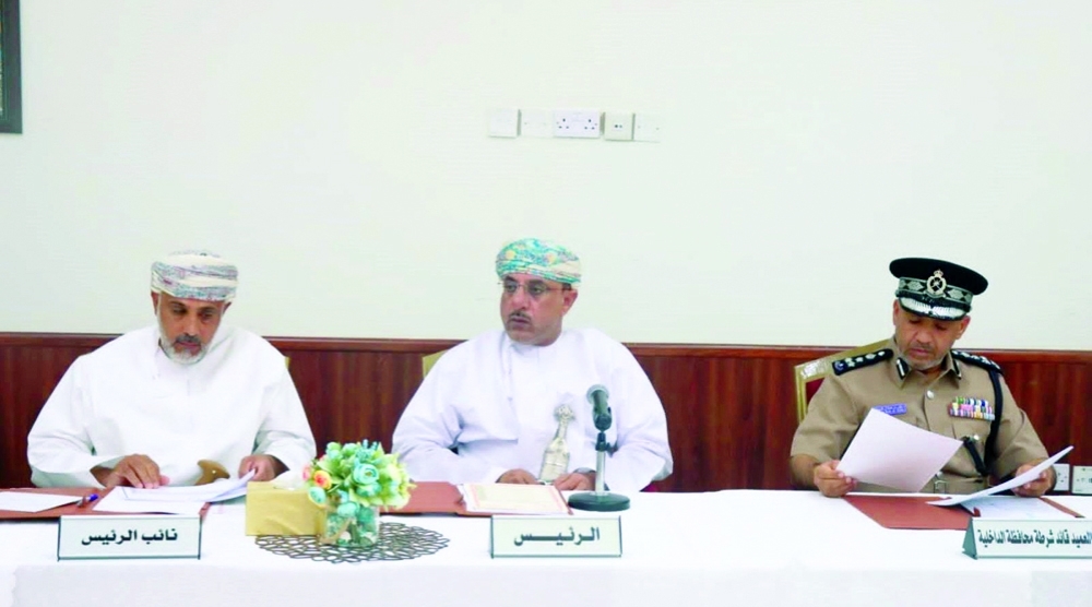 موقع موحد لتعليم قيادة السيارات بنزوى